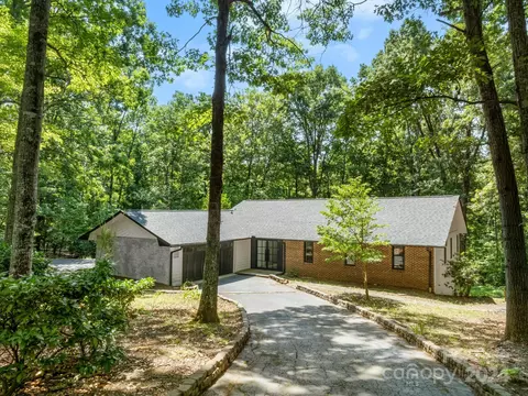 565 Mountain Laurel Dr, Columbus, NC 28722