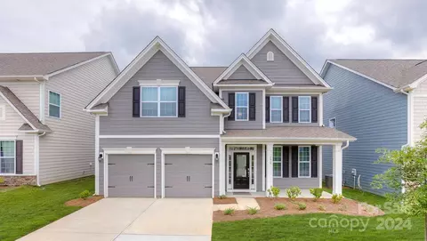 564 Fox Cove Rd, Hendersonville, NC 28792