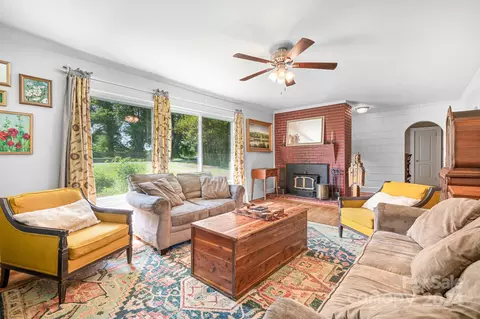 233 Alexis Lucia Rd, Alexis, NC 28006