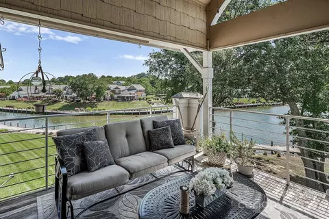 18641 Harborside Dr, Cornelius, NC 28031