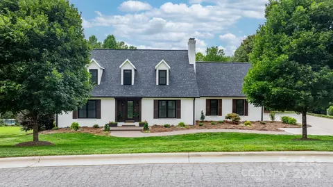 416 Woodridge Dr, Lenoir, NC 28645