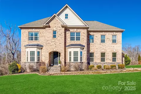 625 Highland Ridge Pt, Clover, SC 29710