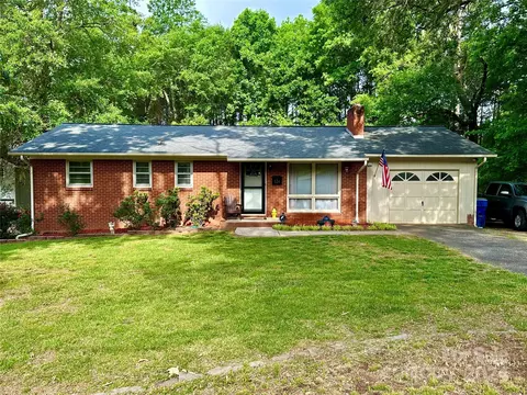 524 Timberlane Dr, Mount Holly, NC 28120