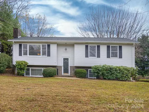 15 Fox Hollow Ct, Arden, NC 28704