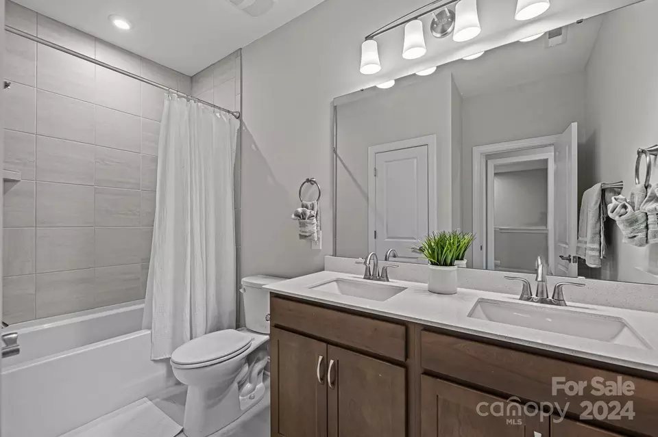 Bath - 3131 Everly Enclave Way, Charlotte, NC 28210 photo 2 of 2