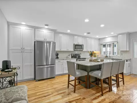 121 N Britton Creek Ct, Hendersonville, NC 28791