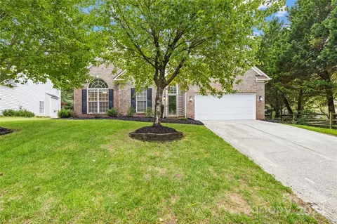 9736 Stewart Spring Ln, Charlotte, NC 28216