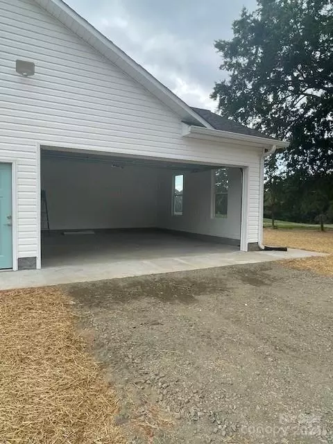 570 Sloans Mill Rd, Olin, NC 28660 photo 3