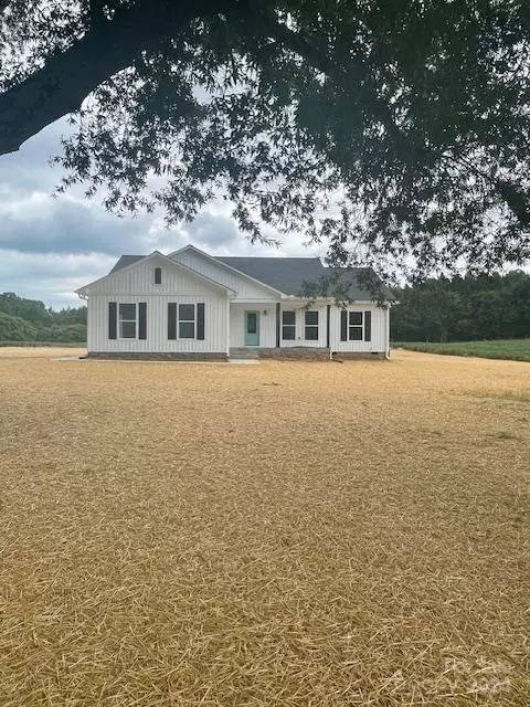 570 Sloans Mill Rd, Olin, NC 28660