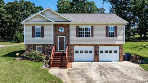 4057 Meadow Cir, Lenoir, NC 28645