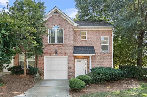 4704 Hunter Crest Ln, Charlotte, NC 28209