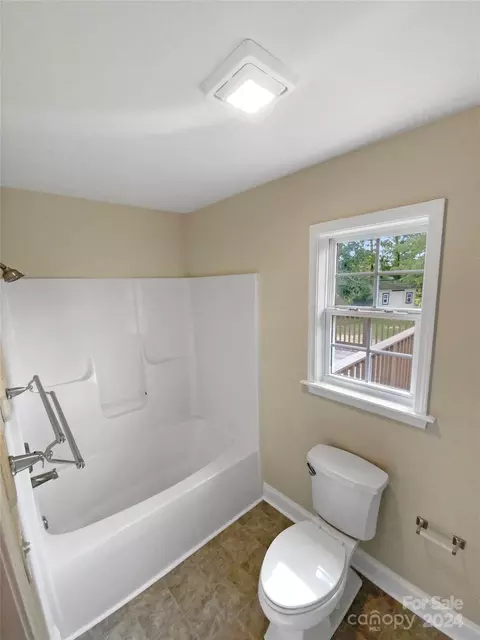 Bath - 5209 Harmon Pl, Kannapolis, NC 28083 photo 3 of 3