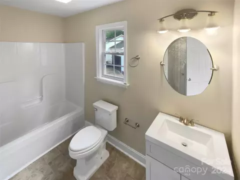 Bath - 5209 Harmon Pl, Kannapolis, NC 28083 photo 2 of 3