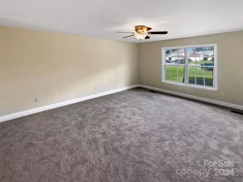 Living - 5209 Harmon Pl, Kannapolis, NC 28083 photo 3 of 5