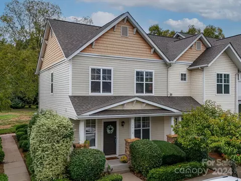 14918 Scothurst Ln, Charlotte, NC 28277