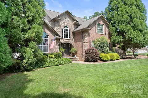 1107 Oakbluff Dr, Salisbury, NC 28147