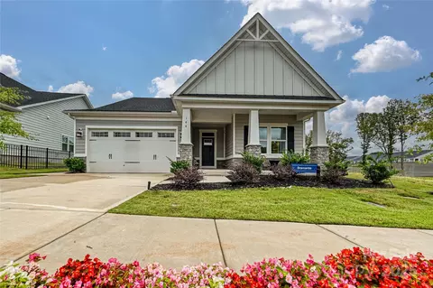 144 Hudson Point Dr, Troutman, NC 28166