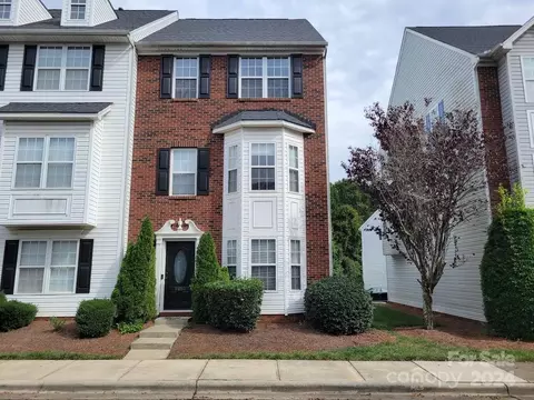 9893 Treeside Ln, Matthews, NC 28105