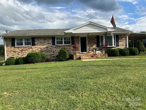 4040 Angus Dr, Gastonia, NC 28056