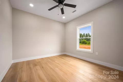 Bedroom - 731 Mcdade Rd, Tryon, NC 28782 photo 1 of 2