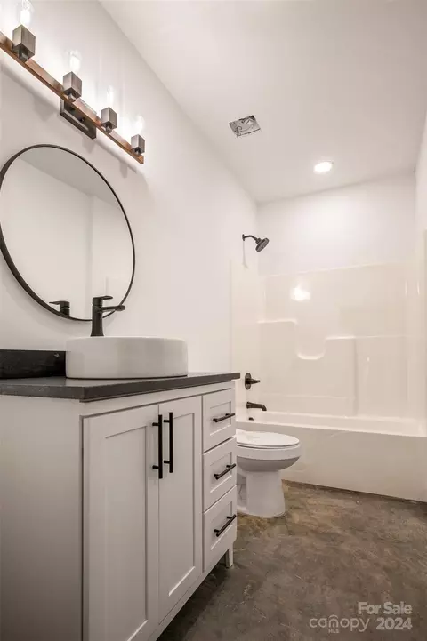 Bath - 731 Mcdade Rd, Tryon, NC 28782 photo 5 of 5