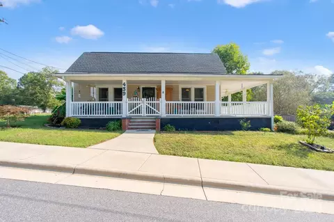 439 N Academy St, Mooresville, NC 28115