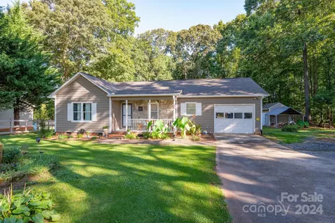 1190 Landsdowne Dr, Conover, NC 28613
