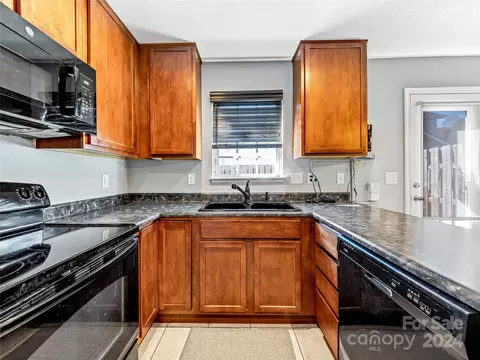 Kitchen - 5 Lilac Fields Way, Arden, NC 28704 photo 2 of 5