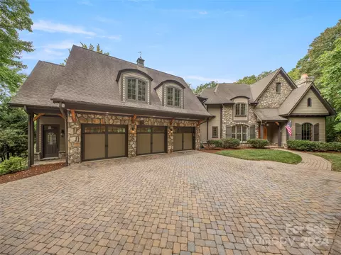 820 Blackthorne Ln, Arden, NC 28704