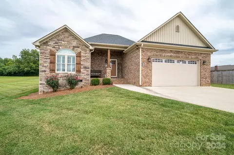 1460 Dawnview Ln, Lincolnton, NC 28092