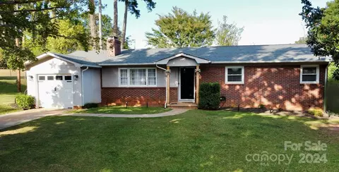 232 Crestview St, Rutherfordton, NC 28139