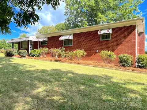 937 Page St, Mount Pleasant, NC 28124