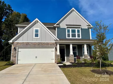 6037 Treehouse Dr, Charlotte, NC 28214