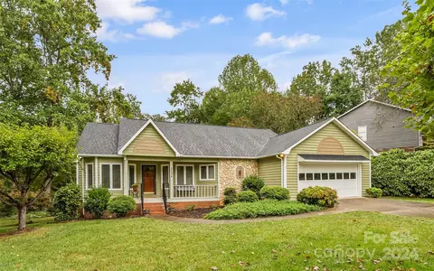 3134 5th Street Ne Pl NE, Hickory, NC 28601