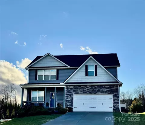 402 Beck Creek Cir, Flat Rock, NC 28731