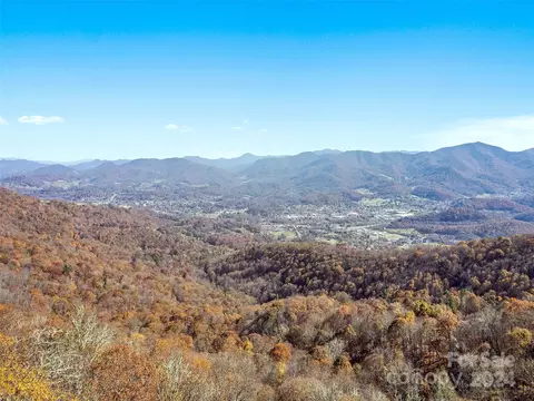 Hummingbird Lane, Waynesville, NC 28786