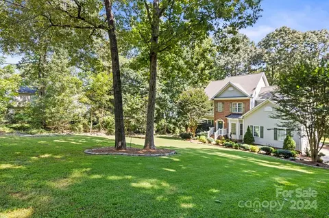 220 Caroline Ct, Denver, NC 28037 photo 2