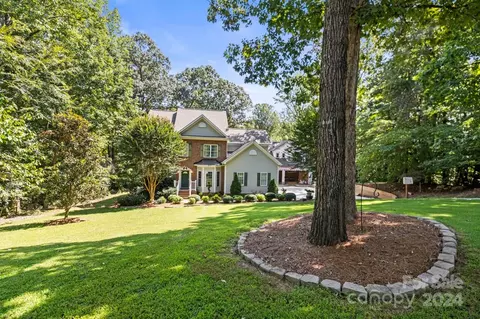 220 Caroline Ct, Denver, NC 28037 photo 3