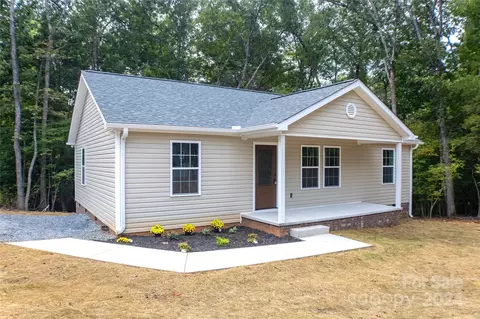 305 Skyland Ct, Mount Gilead, NC 27306