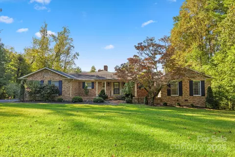 407 W Browning Rd, Hendersonville, NC 28791