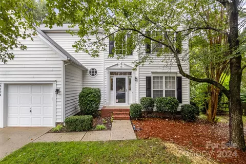 8704 Great Bear Ct, Charlotte, NC 28269