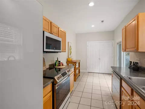 Kitchen - 8803 Peninsula Dr, Terrell, NC 28682 photo 1 of 3