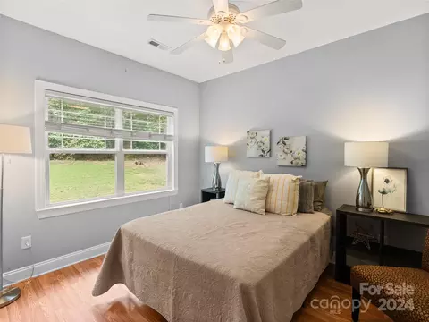 Bedroom - 8803 Peninsula Dr, Terrell, NC 28682 photo 3 of 5