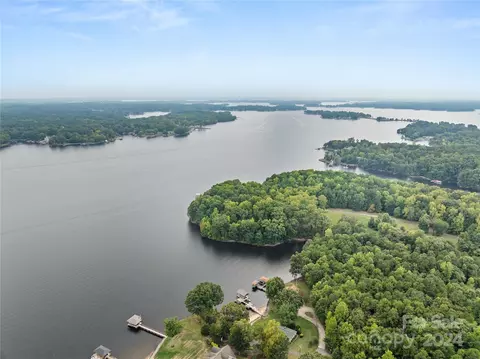 View/Area - 8803 Peninsula Dr, Terrell, NC 28682 photo 6 of 8
