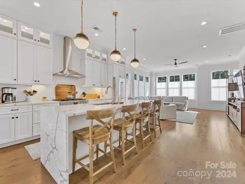 2502 Runnymede Ln, Charlotte, NC 28209