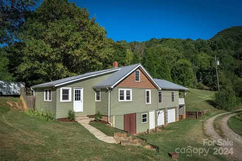 1551 Turnpike Rd, Canton, NC 28716