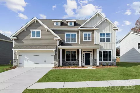 223 E Warfield Dr, Mooresville, NC 28115