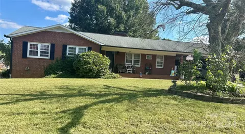 126 Oak Hill Ln, Statesville, NC 28625