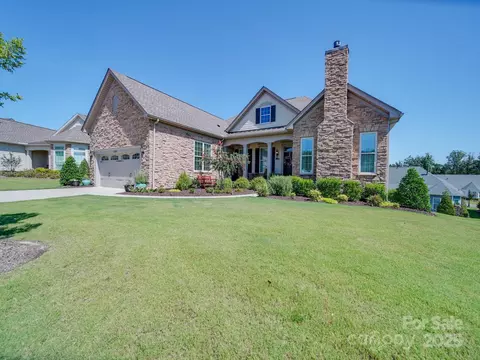 82220 Standing Oak Dr, Charlotte, NC 28278