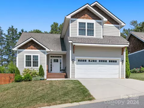 12 Woodbridge Park Dr, Asheville, NC 28803